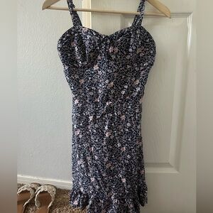 Floral mini dress! 💐